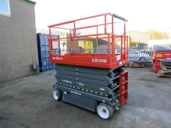 Skyjack 4740 Scissor Lift (2015) - Image 2