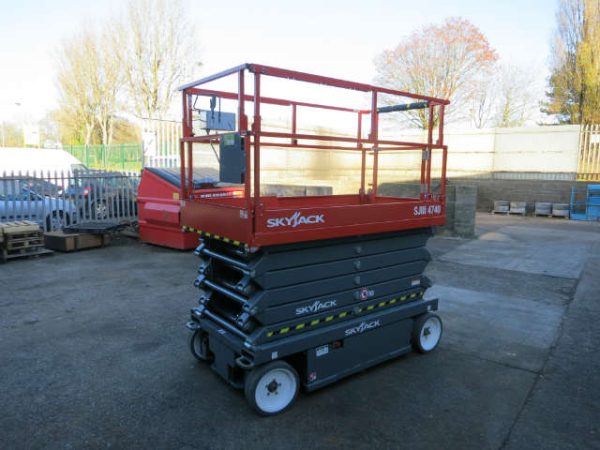 Skyjack 4740 Scissor Lift (2015) - Image 3